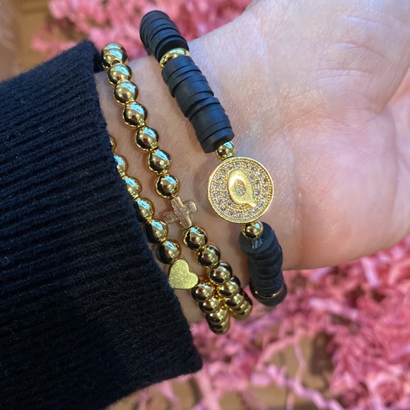 Letter “Q” Beaded Bracelet - Picture 1 of 5